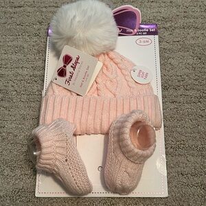 First Steps by Stepping Stones Cable Knit Pom Pom Hat & Booties Set. 3-6 M NWT